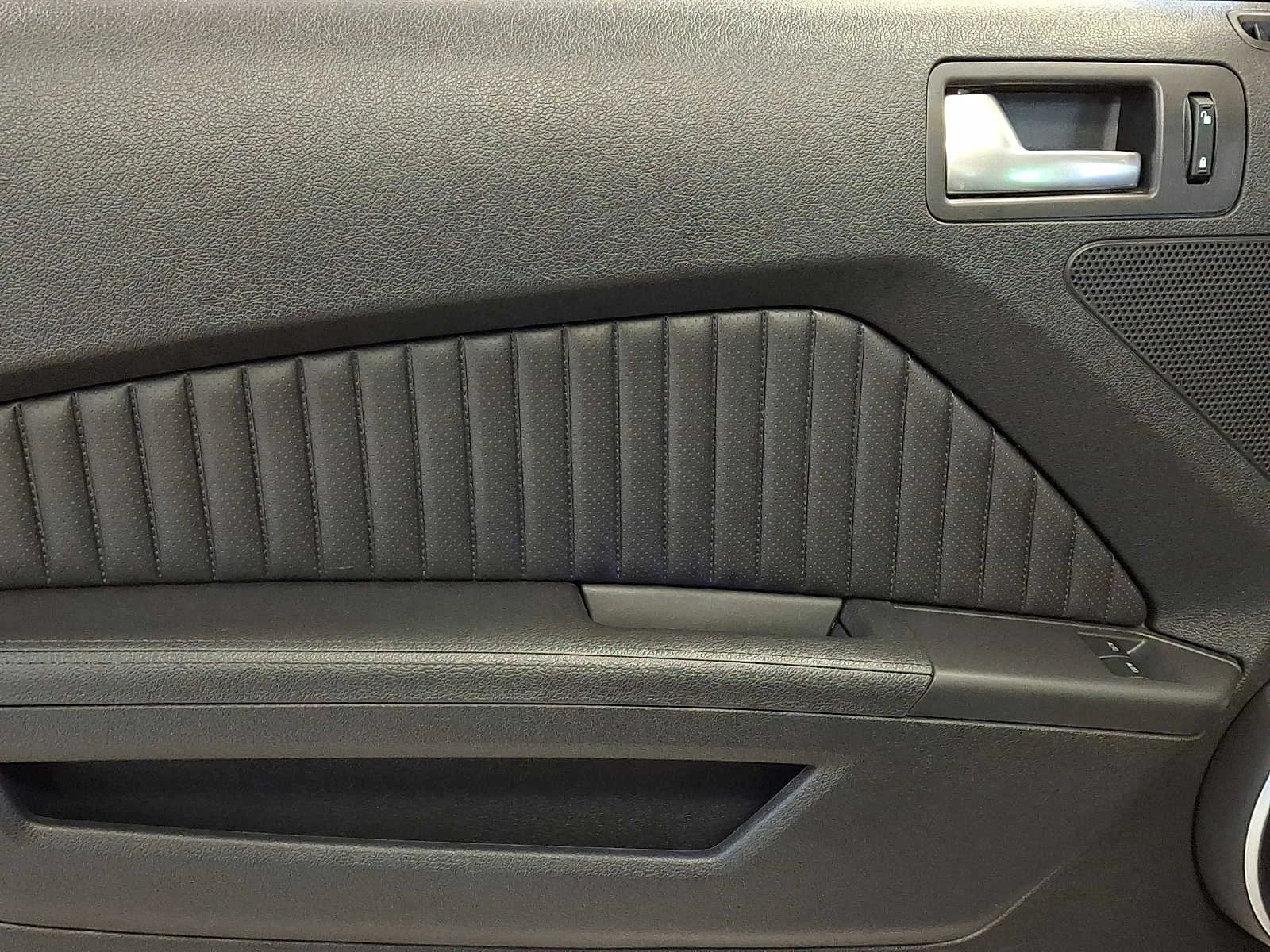 Used 2013 Black Ford Shelby GT500 image 14