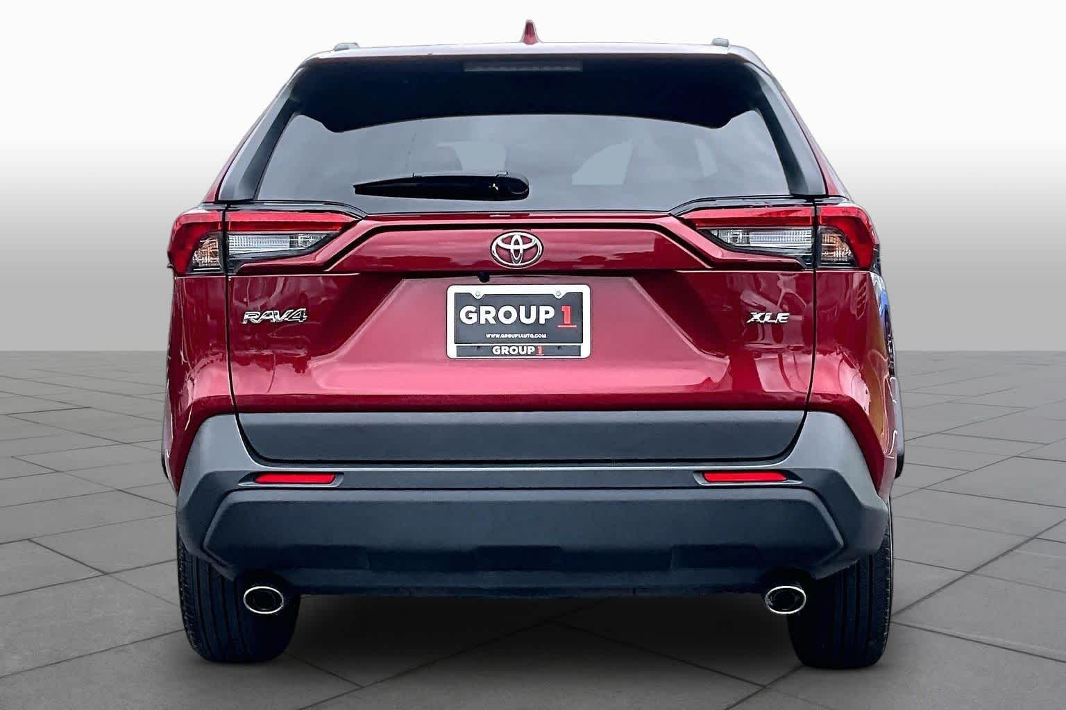 Used 2025 Ruby Flare Pearl Toyota XLE image 5