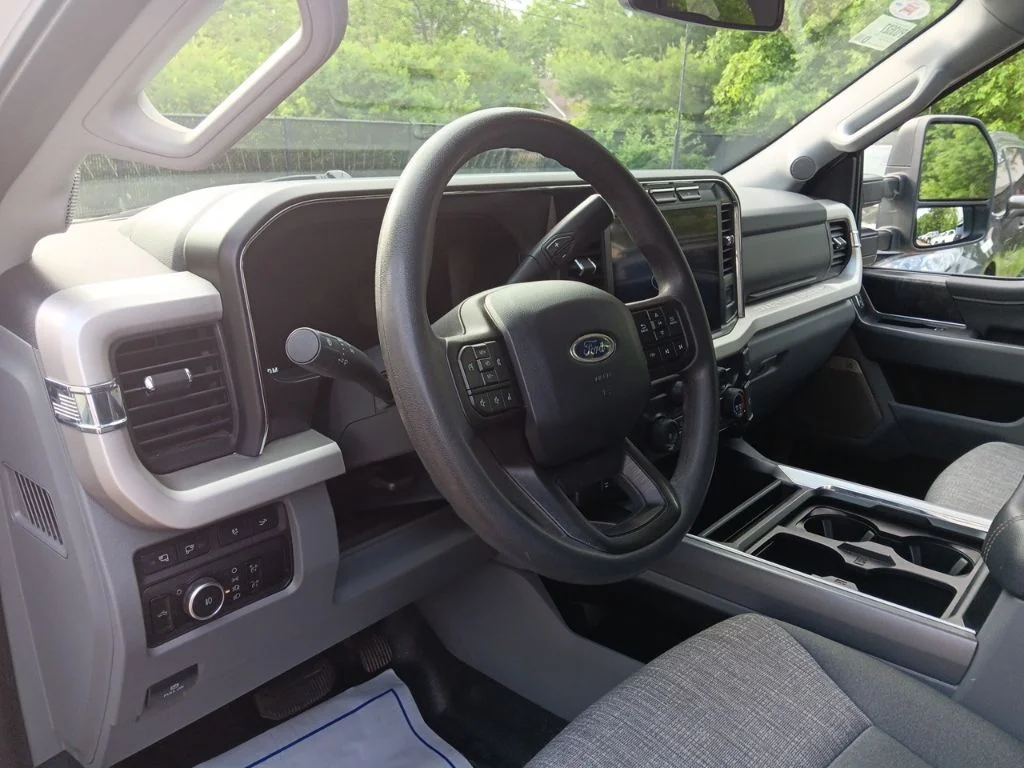 Used 2024 Oxford White Ford XLT image 14