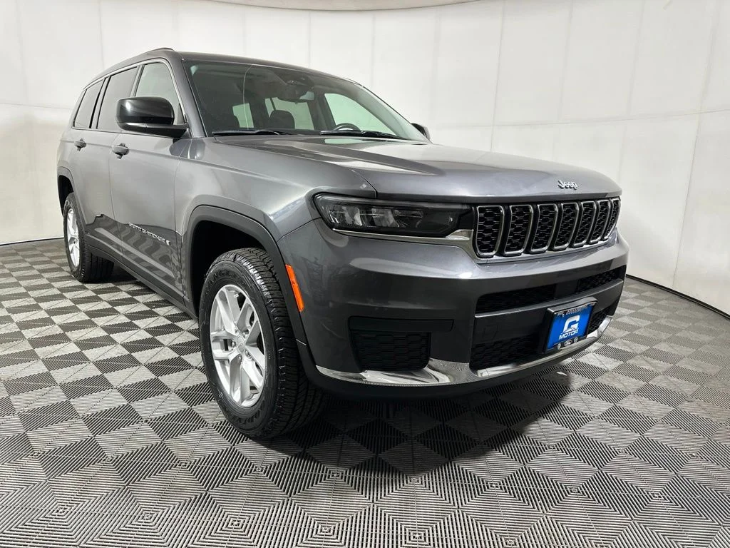 Used 2021 Gray Jeep Laredo image 2