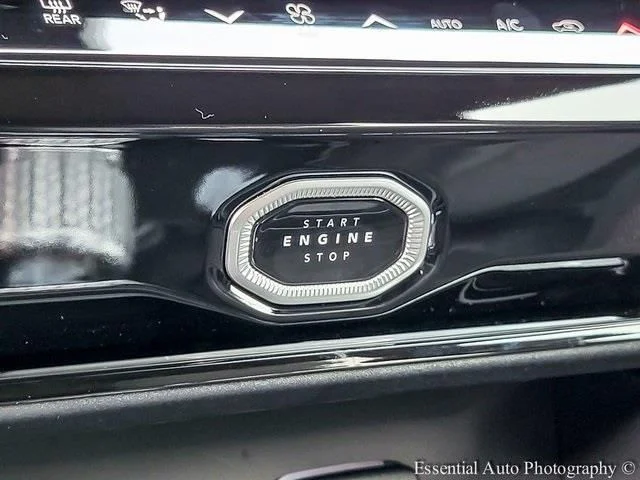 New 2026 Bright White Clear-Coat Exterior Paint Jeep Altitude image 18
