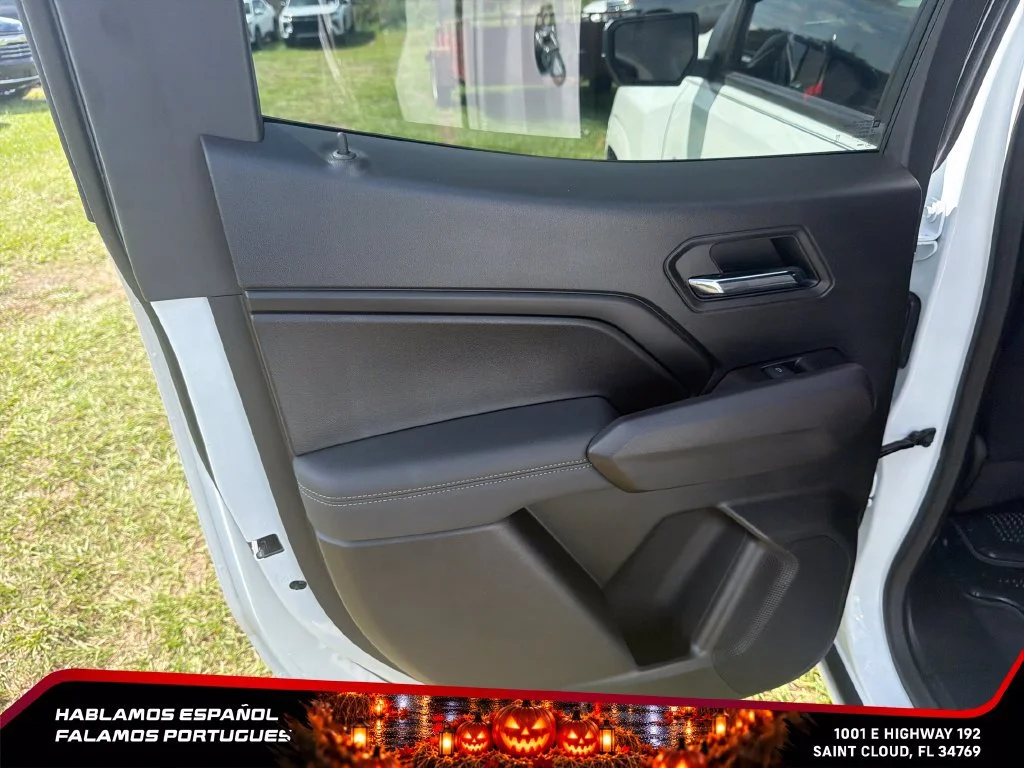 Used 2024 Summit White Chevrolet LT image 26