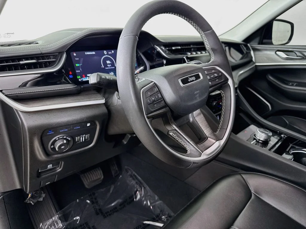 Used 2023 White Jeep 4xe image 9