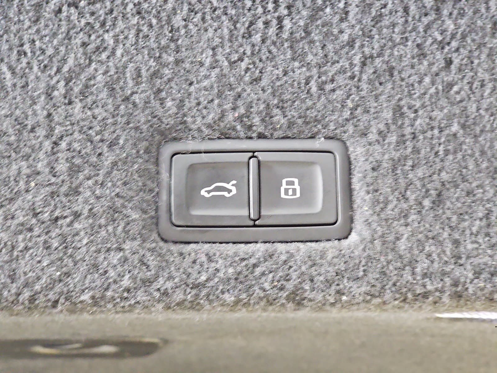 Used 2020  Lamborghini Base image 12