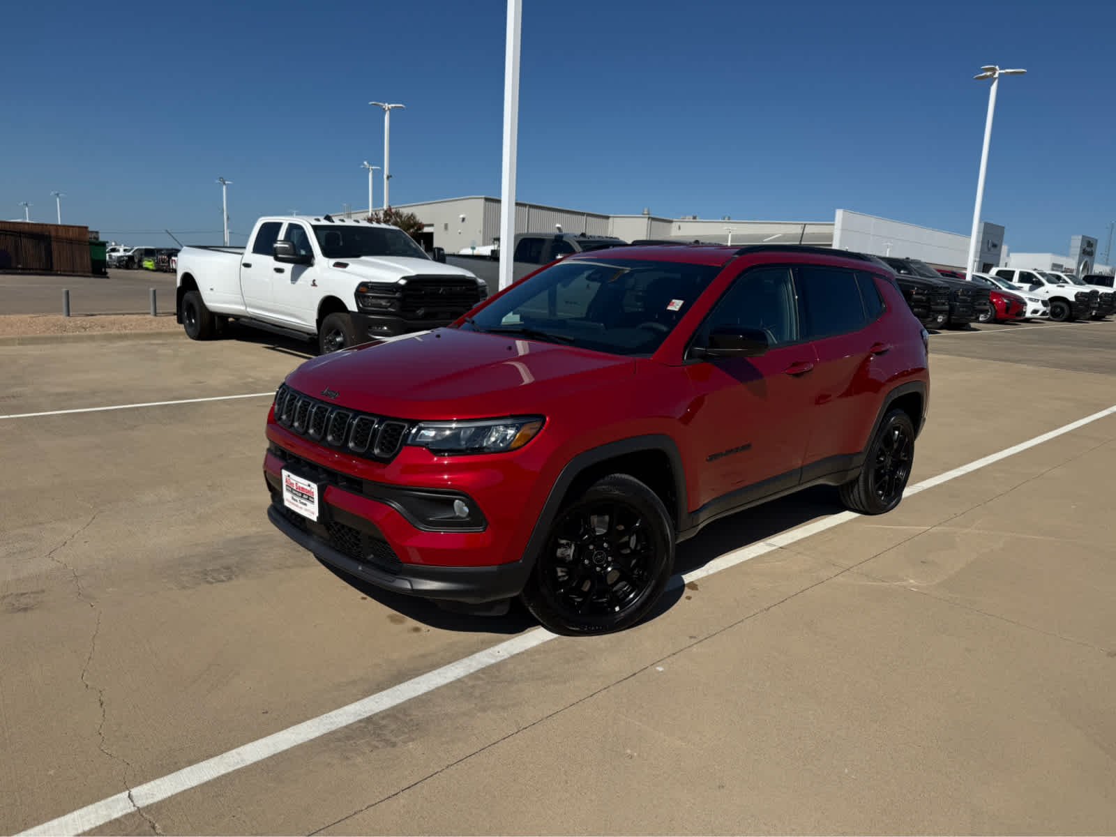New 2026 Red Hot Pearl-Coat Exterior Paint Jeep Latitude Altitude image 2