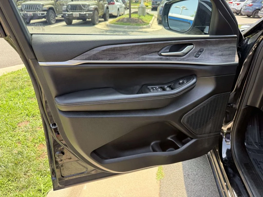 Used 2024 Black Jeep Limited image 31