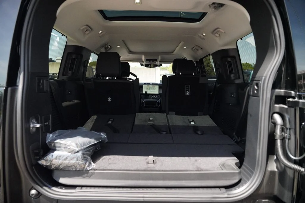 New 2026 Santorini Black Metallic Land Rover S image 25