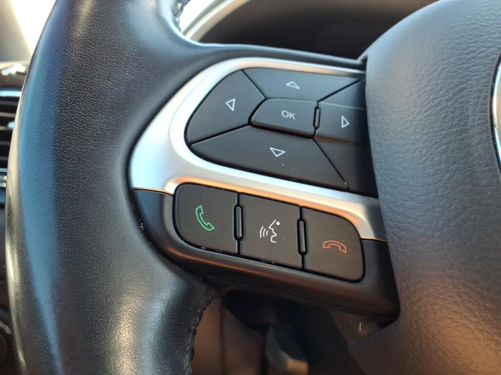 Used 2021 Blue Jeep Altitude image 19