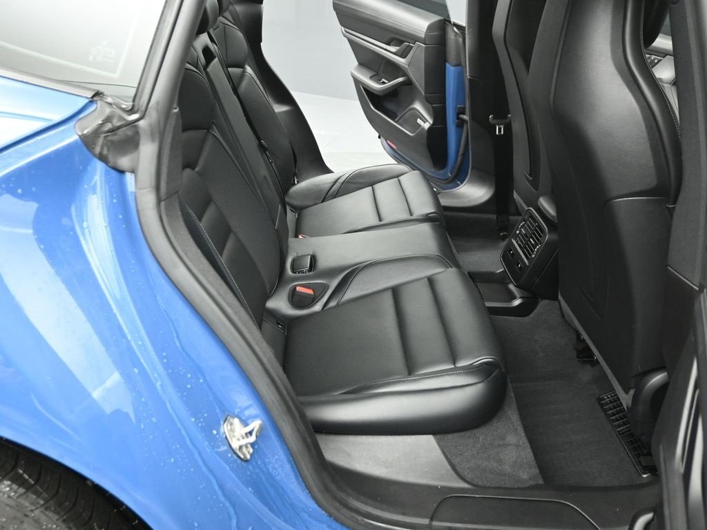 2024 PORSCHE TAYCAN - Image 24