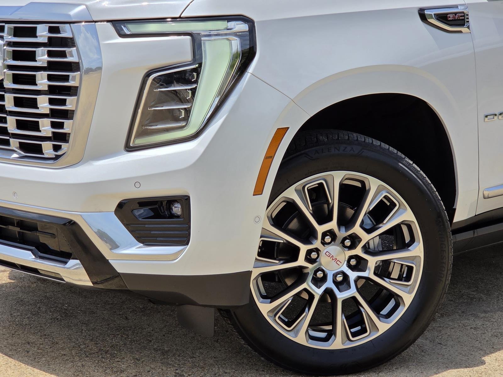 Used 2025 White Frost Tricoat GMC Denali image 7
