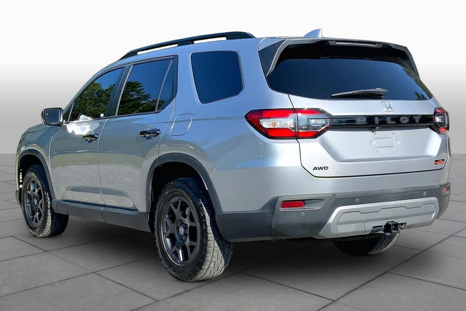 Used 2025 Lunar Silver Metallic Honda TrailSport image 12