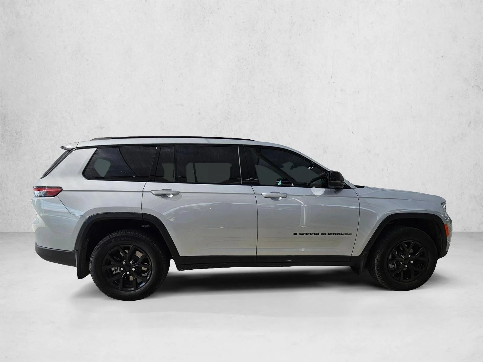 Used 2025 Silver Zynith Jeep Altitude X image 4