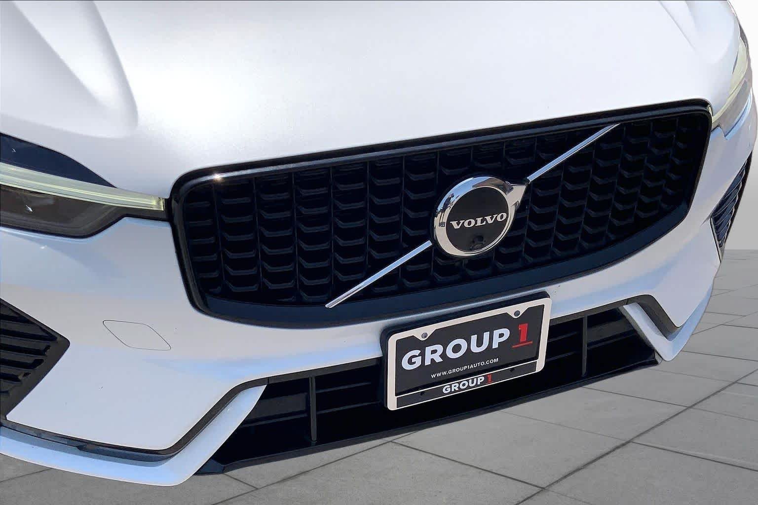 Used 2023 Crystal White Metallic Volvo Ultimate Dark Theme image 30