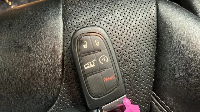 Used 2022 Crystal Metallic Jeep Limited image 40