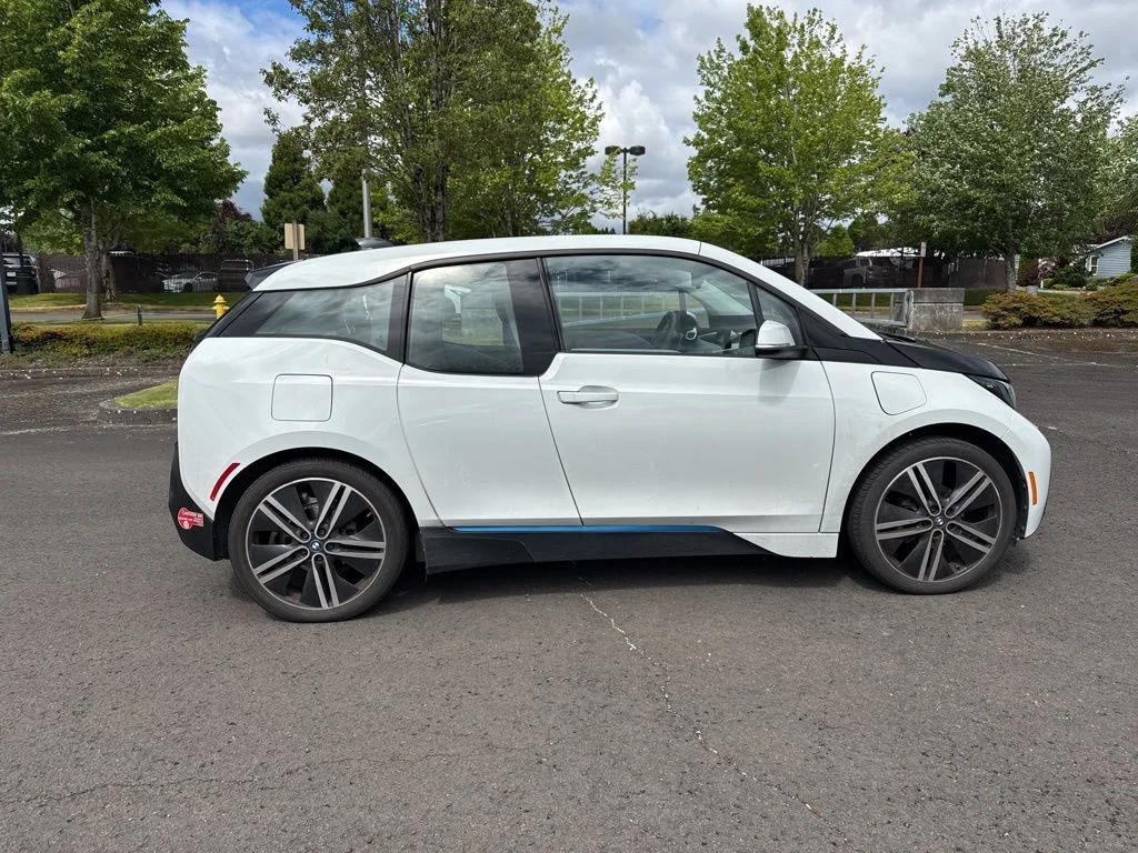 Used 2014 Capparis White w/BMW i Frozen Blue Accent BMW with Range Extender image 8