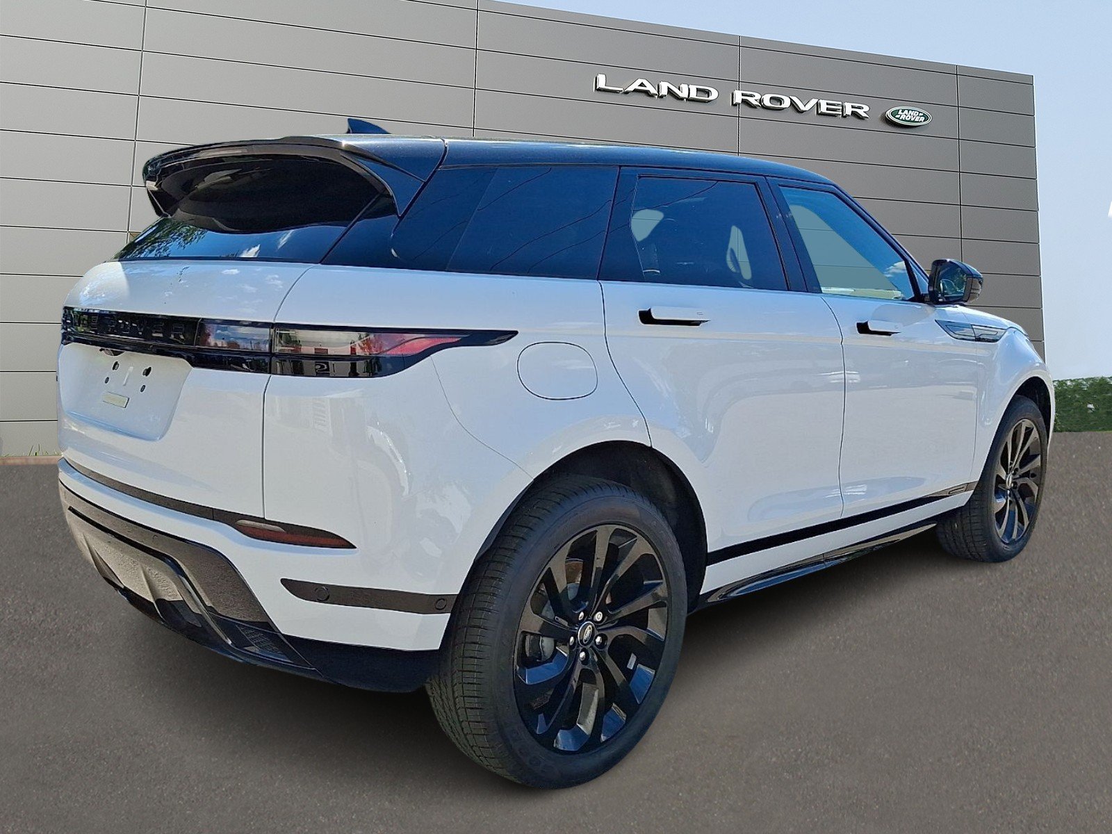 New 2026 Fuji White LAND ROVER  image 2