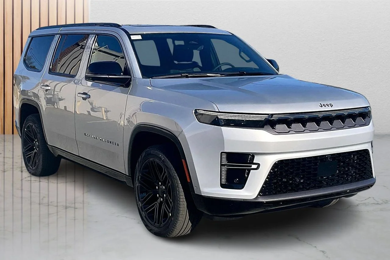 New 2026 Silver Zynith Jeep Limited Reserve image 2