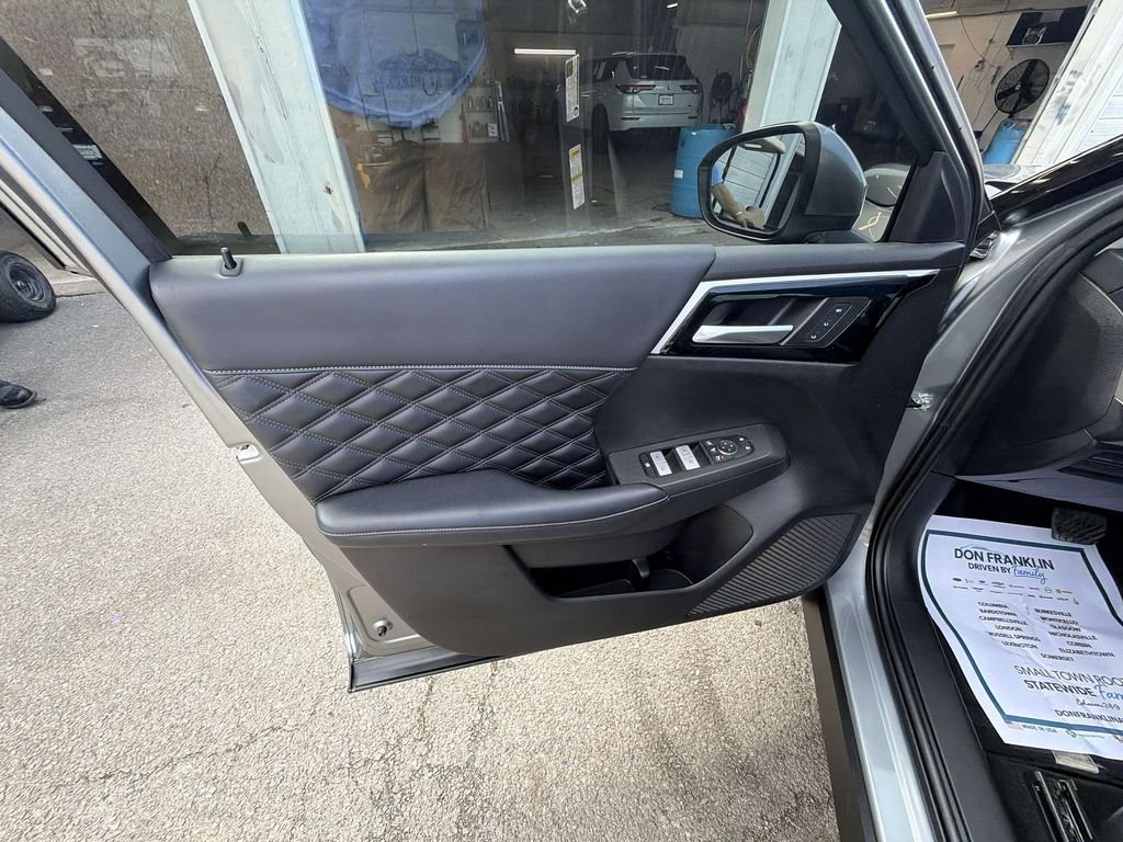 Certified Used 2023 Gray Mitsubishi SEL image 13