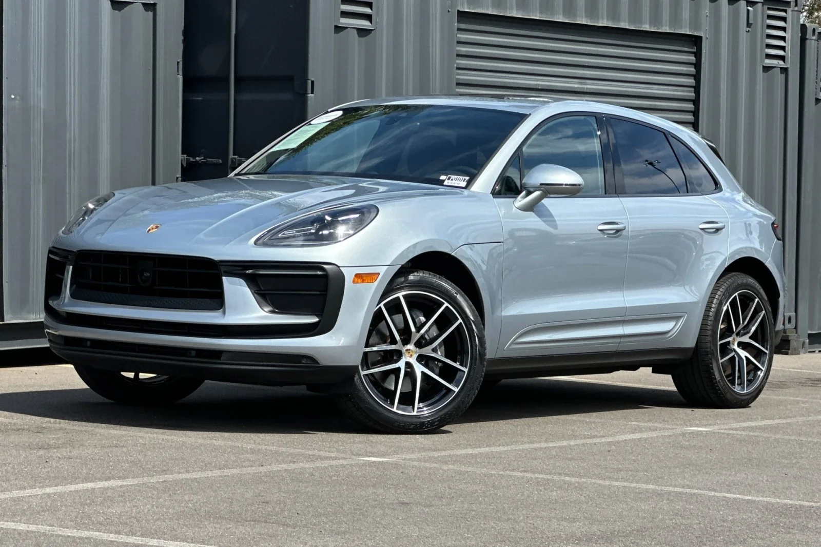 2023 Porsche Macan -'s photo