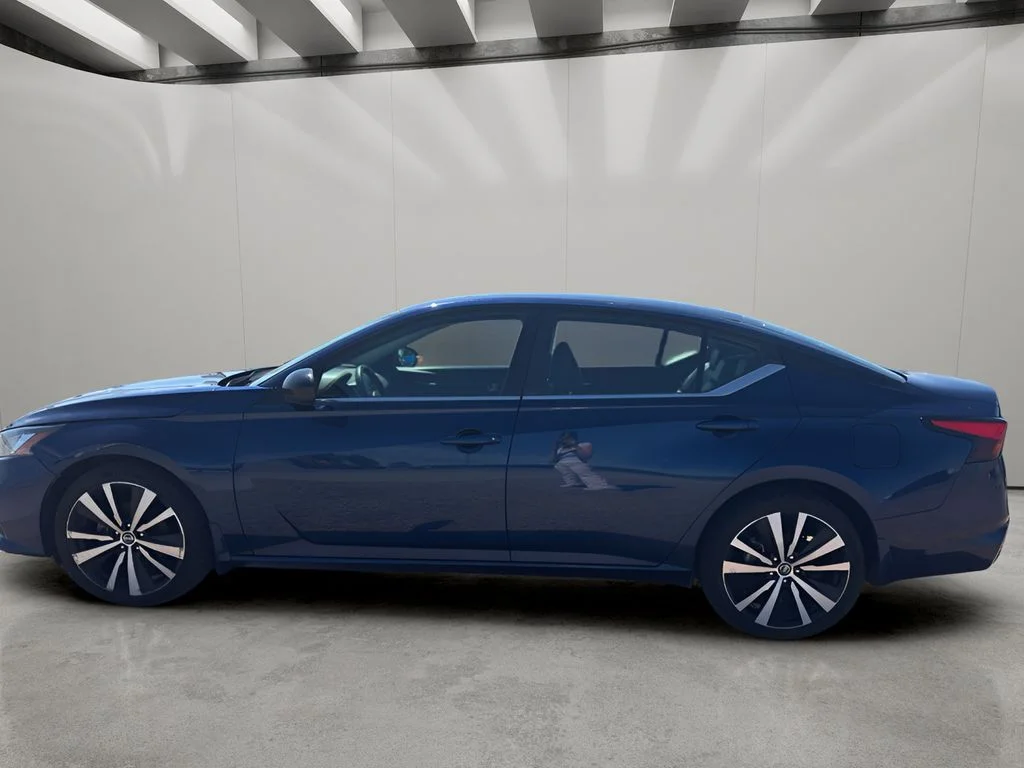 Used 2022 Deep Blue Pearl Nissan 2.5 SR image 2