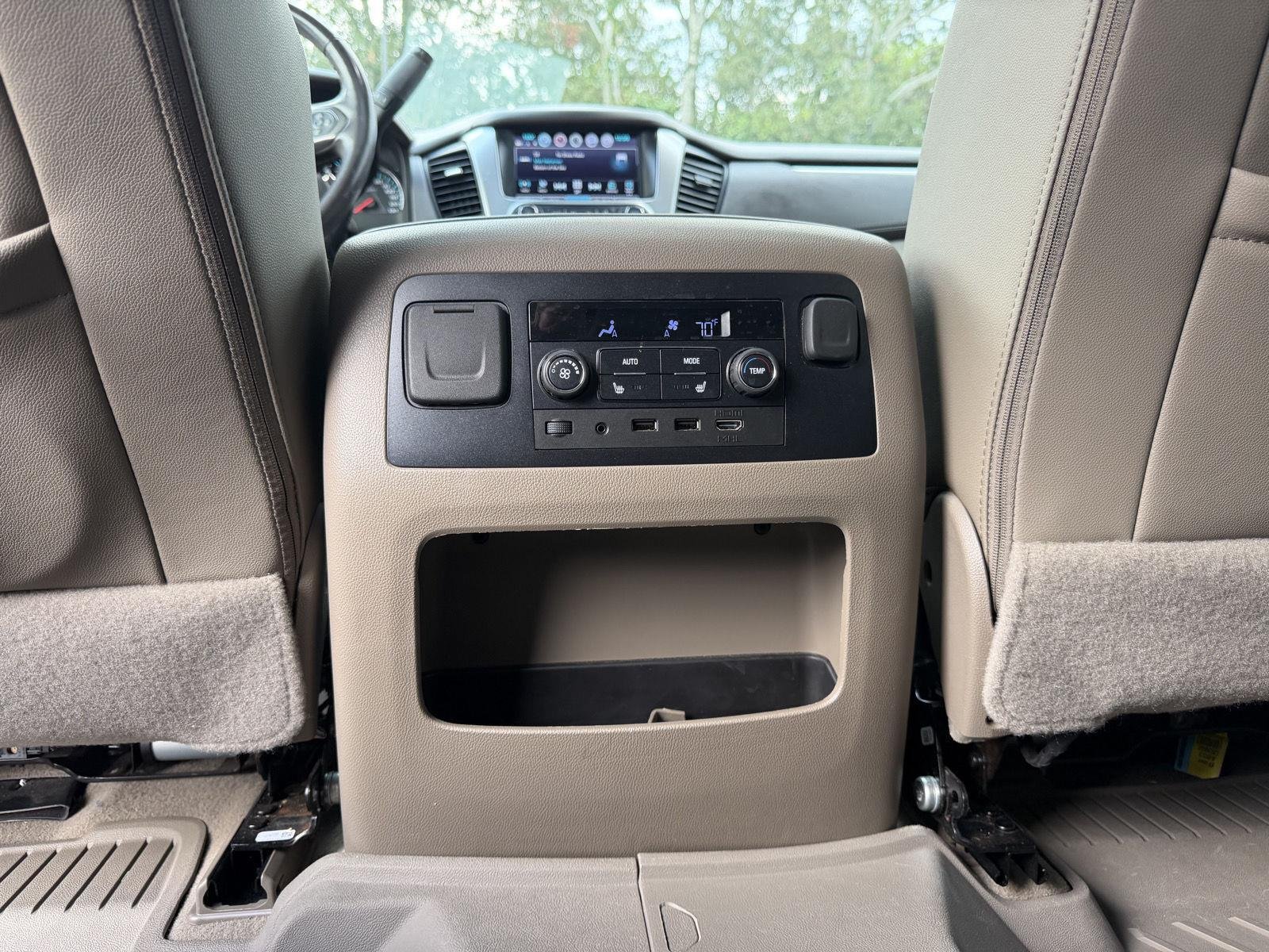 Used 2020 Iridescent Pearl Tricoat Chevrolet LT image 17