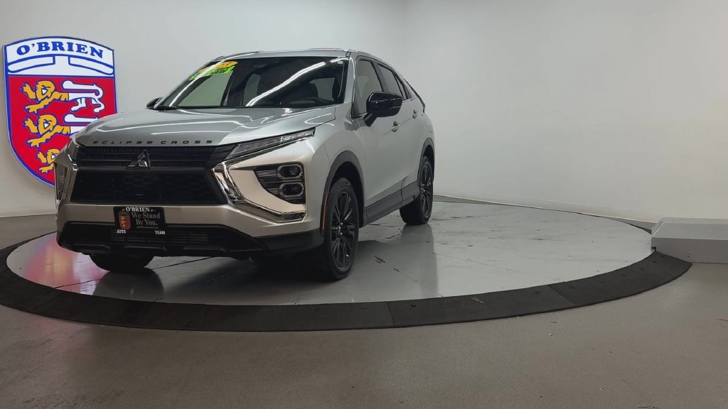 Used 2023 Silver Mitsubishi LE image 9