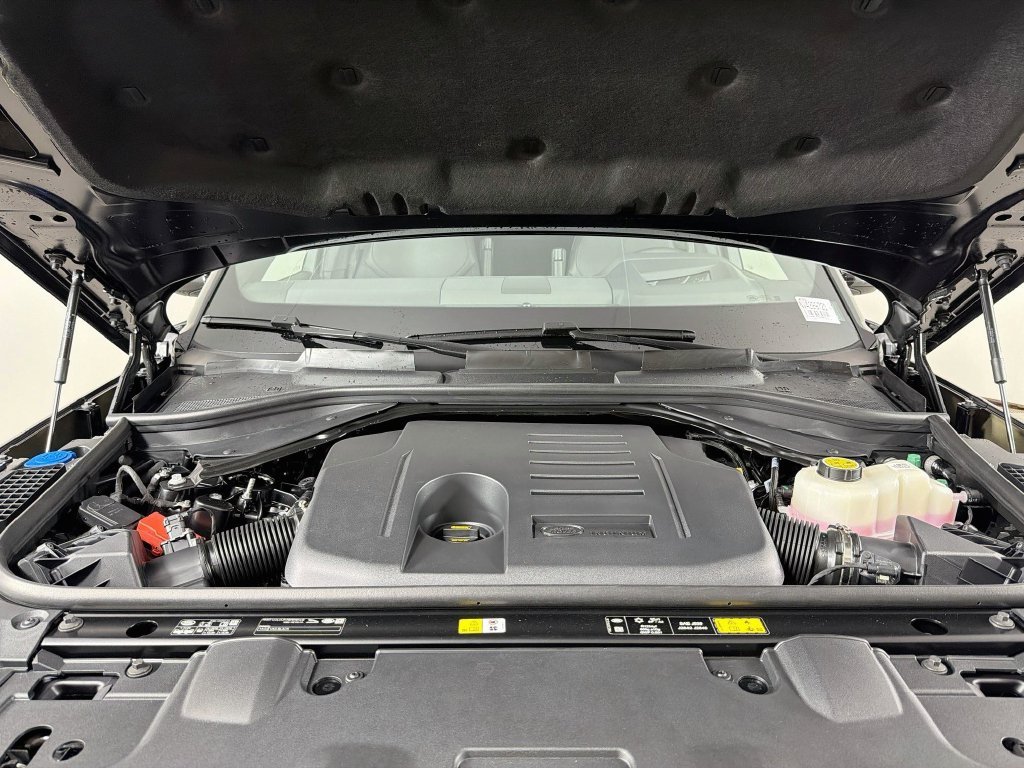New 2027 Santorini Black Land Rover SE image 32