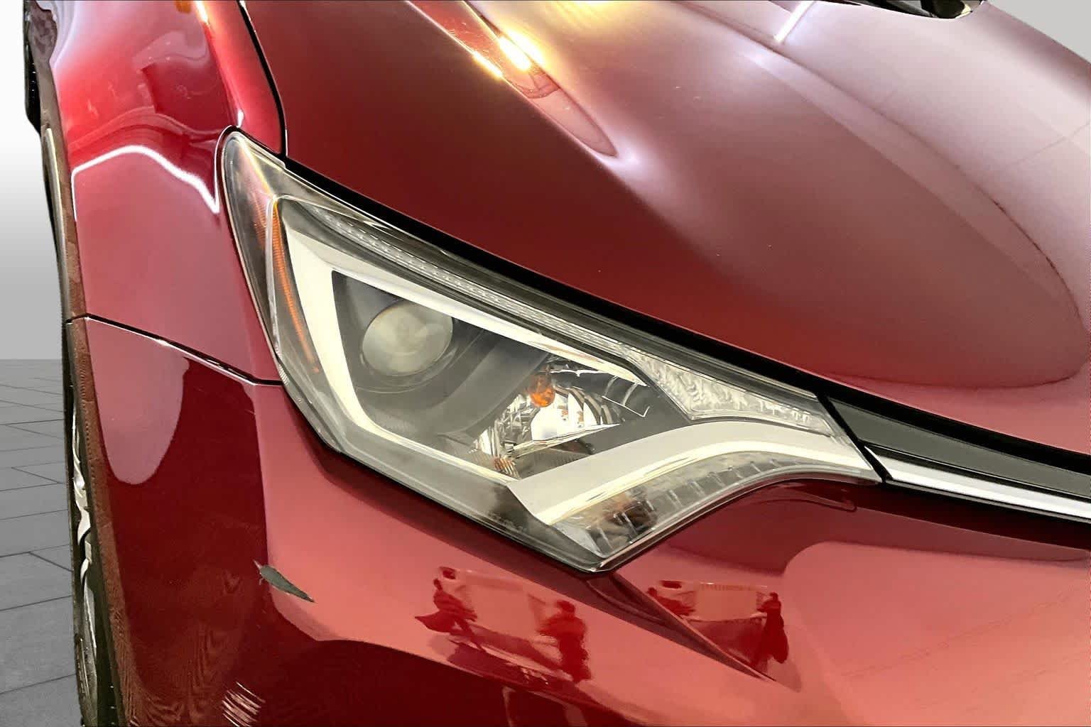Used 2018 Ruby Flare Pearl Toyota LE image 27
