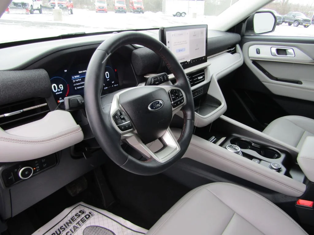 Used 2025 Star White Ford Active image 10