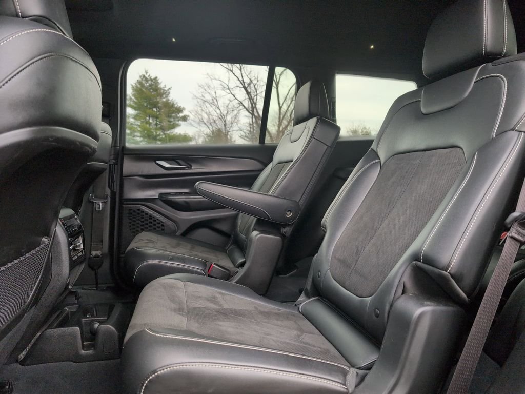 Used 2023 Black Jeep Altitude image 22