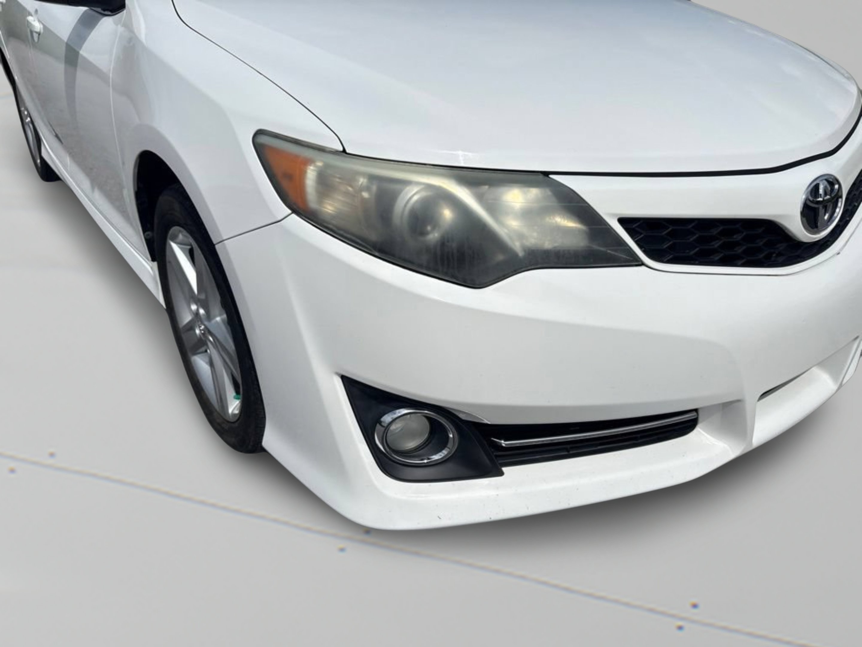 Used 2014 Super White Toyota SE image 32