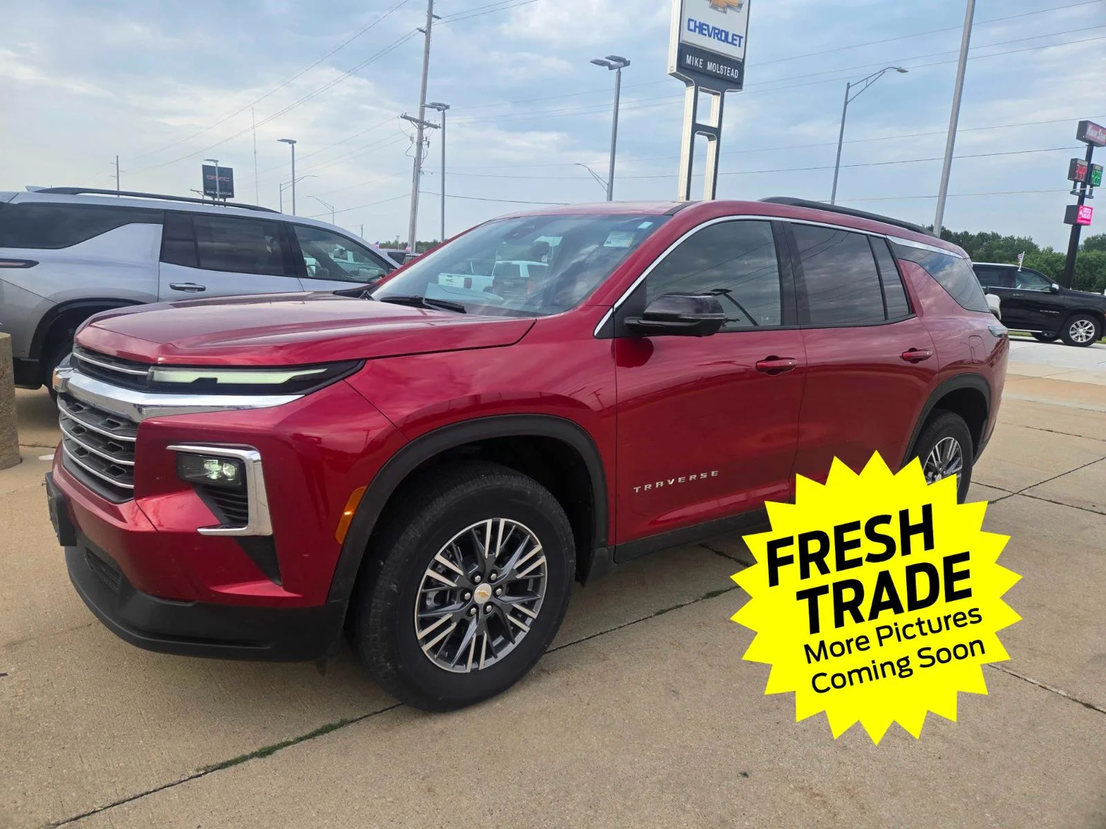 2024 Chevrolet Traverse FWD LT's photo