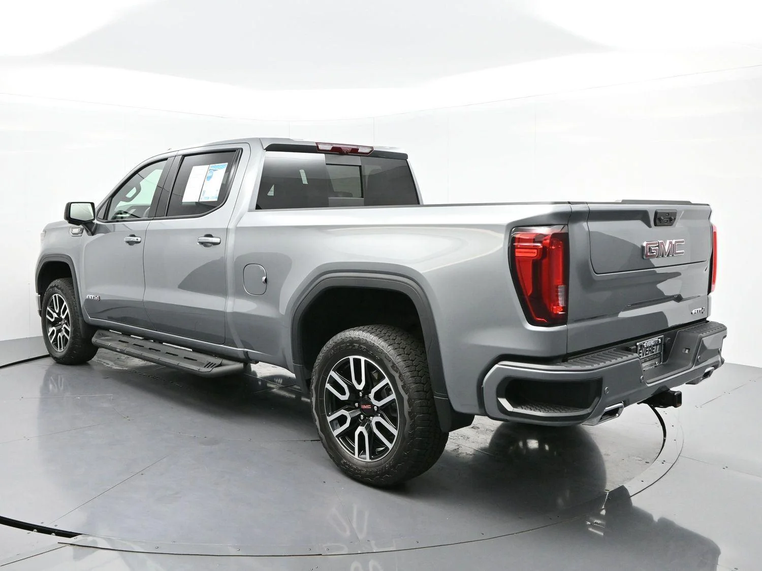 Used 2025 Sterling Metallic GMC AT4 image 5