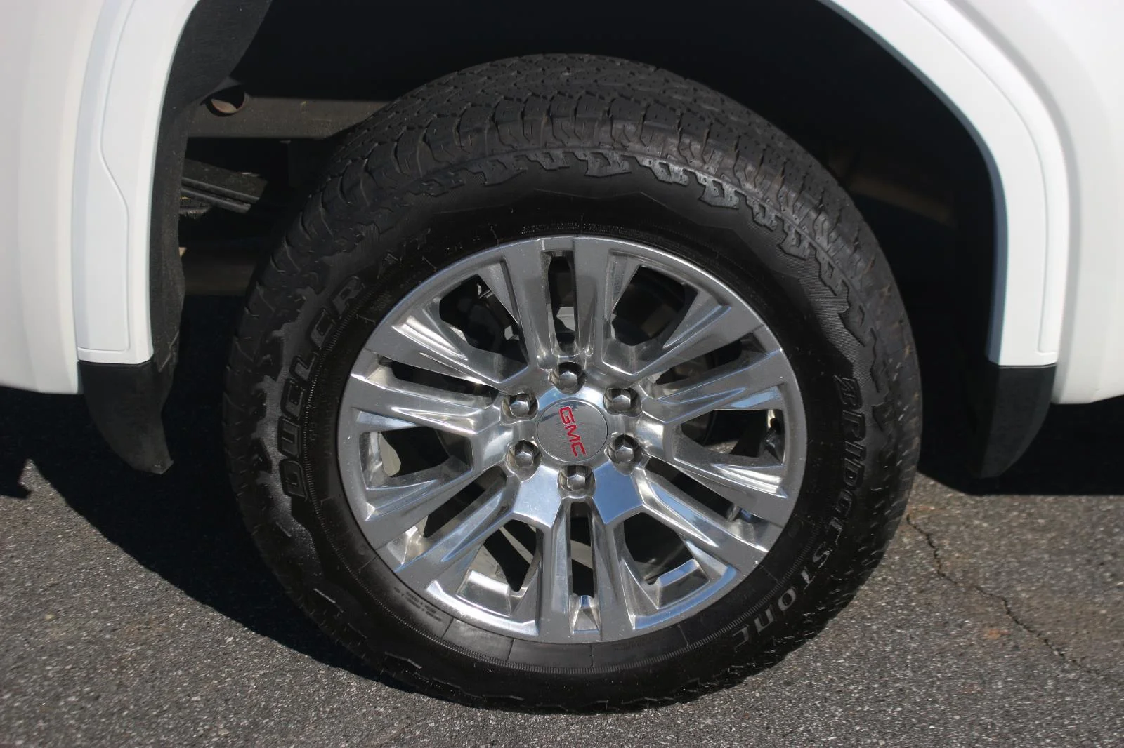 Used 2025 White Frost Tricoat GMC Denali image 39