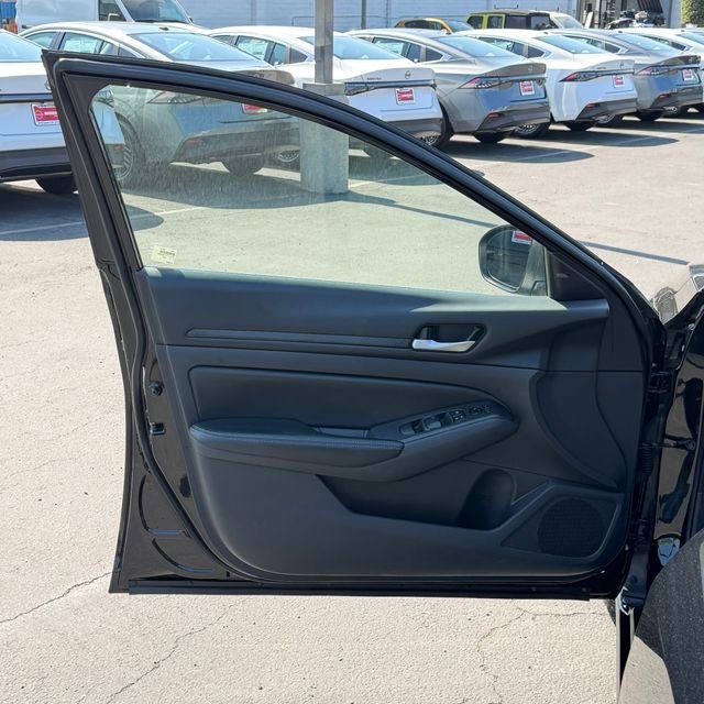 Used 2024 Black Nissan 2.5 SV image 13