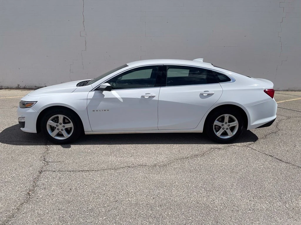 Used 2023 Summit White Chevrolet LT image 3