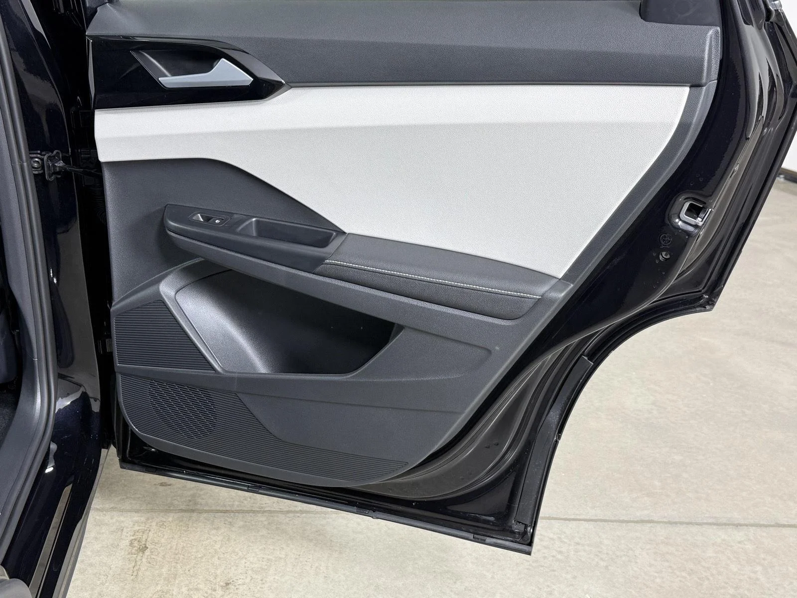 New 2027 Deep Black Pearl Volkswagen S image 18