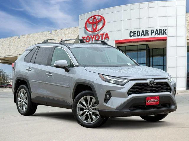 Certified Used 2025 SILVER SKY METALLIC Toyota XLE Premium image 1