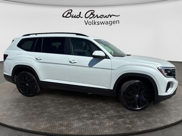 New 2026 Opal White Pearl Volkswagen SE w/Technology image 2
