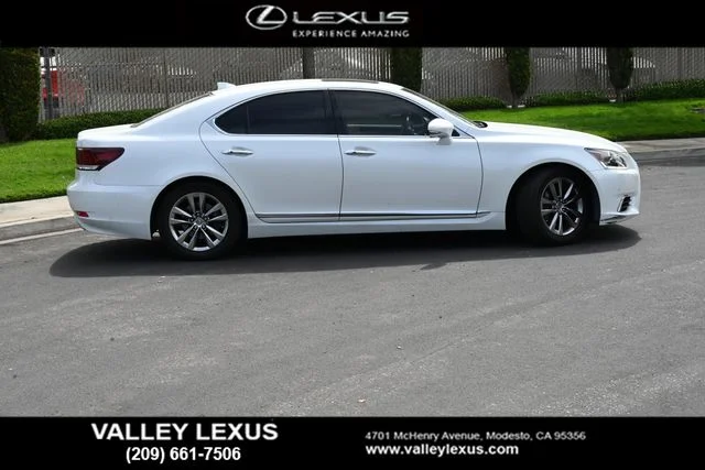 Used 2015 White Lexus 460 image 3