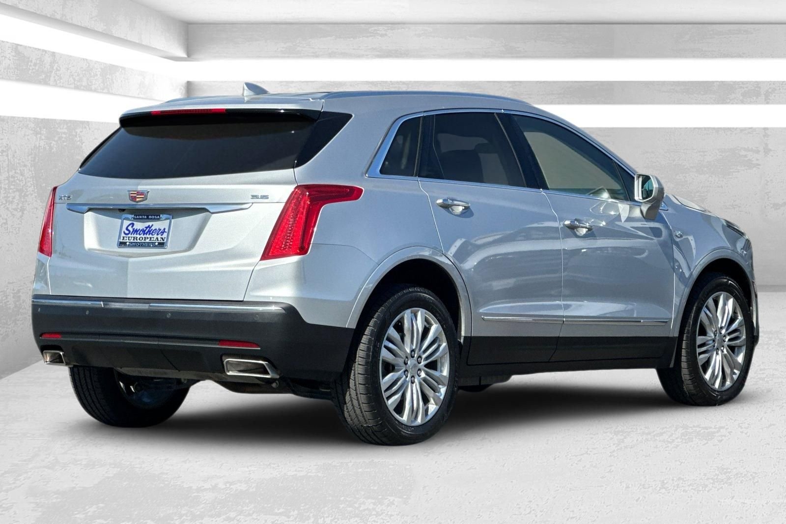 Used 2018 Silver Cadillac Premium Luxury image 4