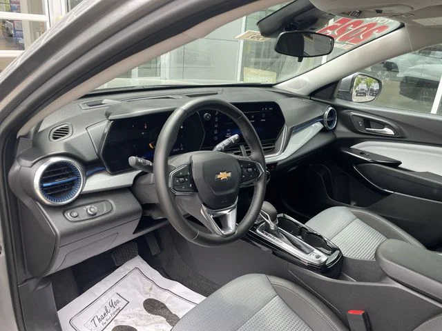 2025 Chevrolet Trax LT - Photo 18