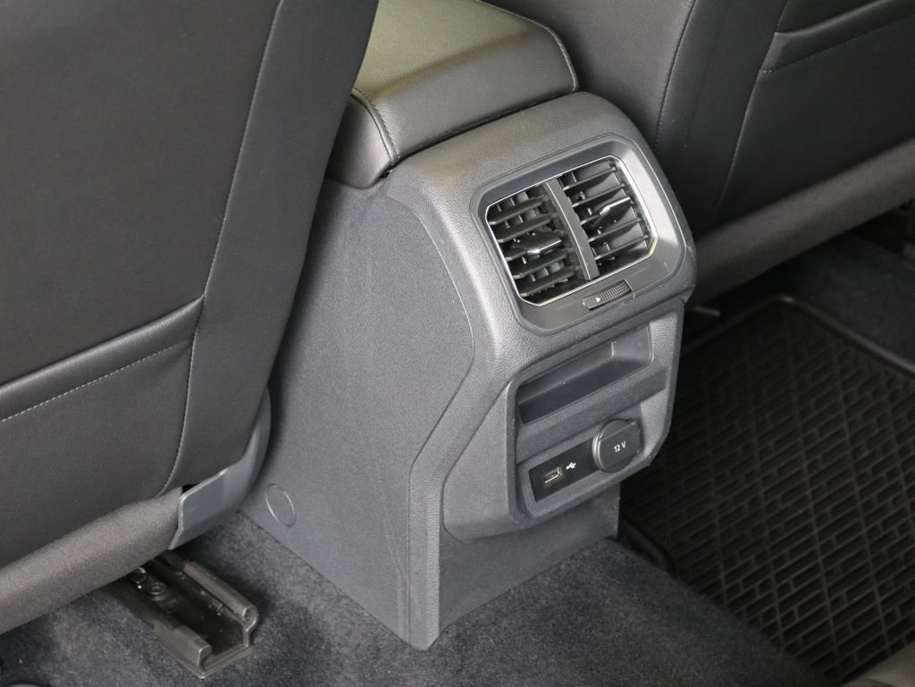 Used 2018 Gray Volkswagen 2.0T SEL image 27