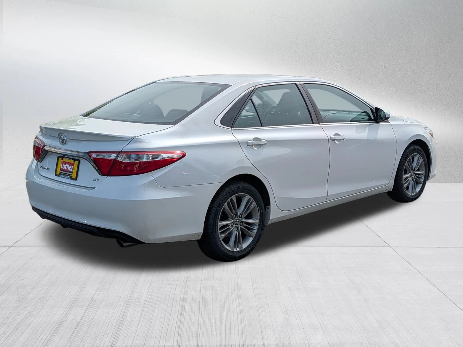 Used 2015 Blizzard Pearl Toyota SE image 7