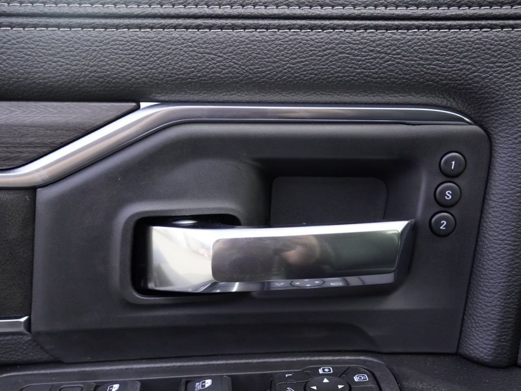 New 2026 Bright White Clear-Coat Exterior Paint RAM Laramie image 12