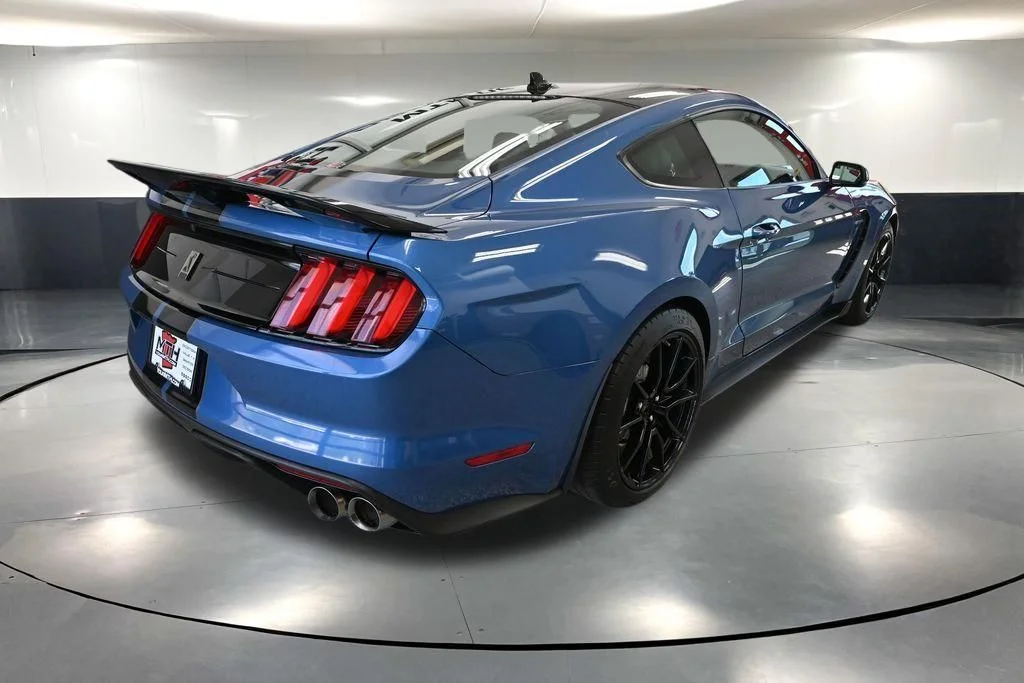 Used 2020 Blue Ford Shelby GT350 image 4
