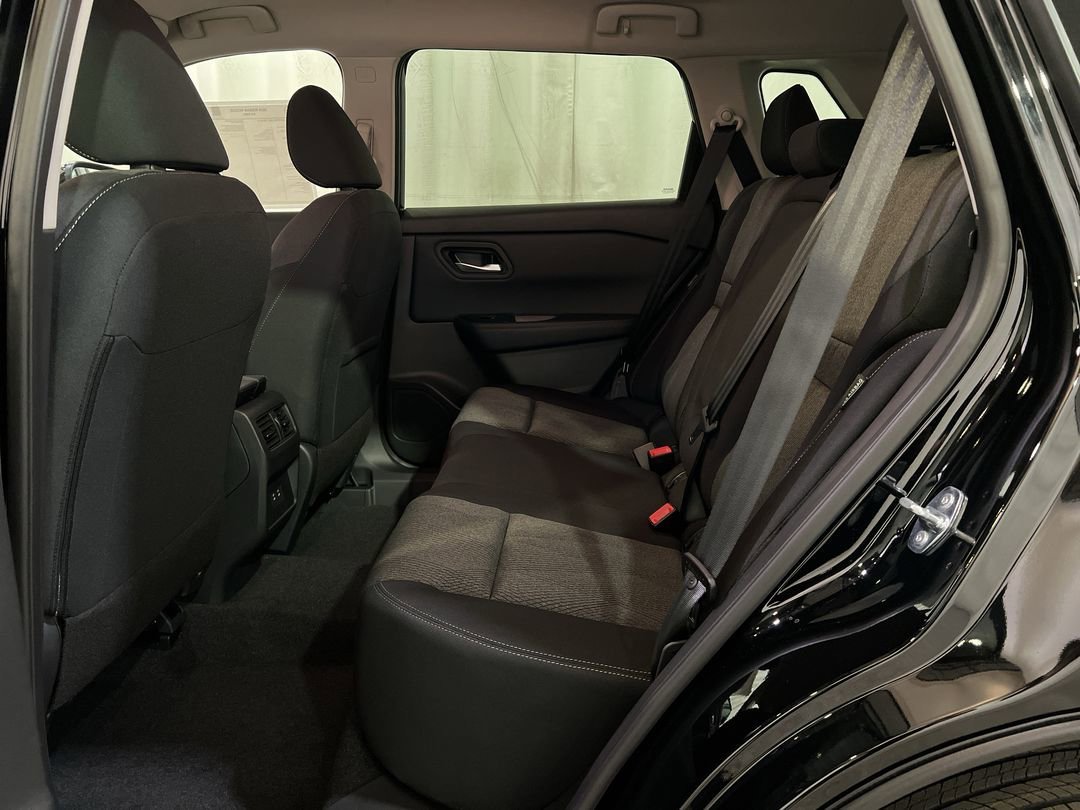 2026 Nissan Rogue SV - Photo 18