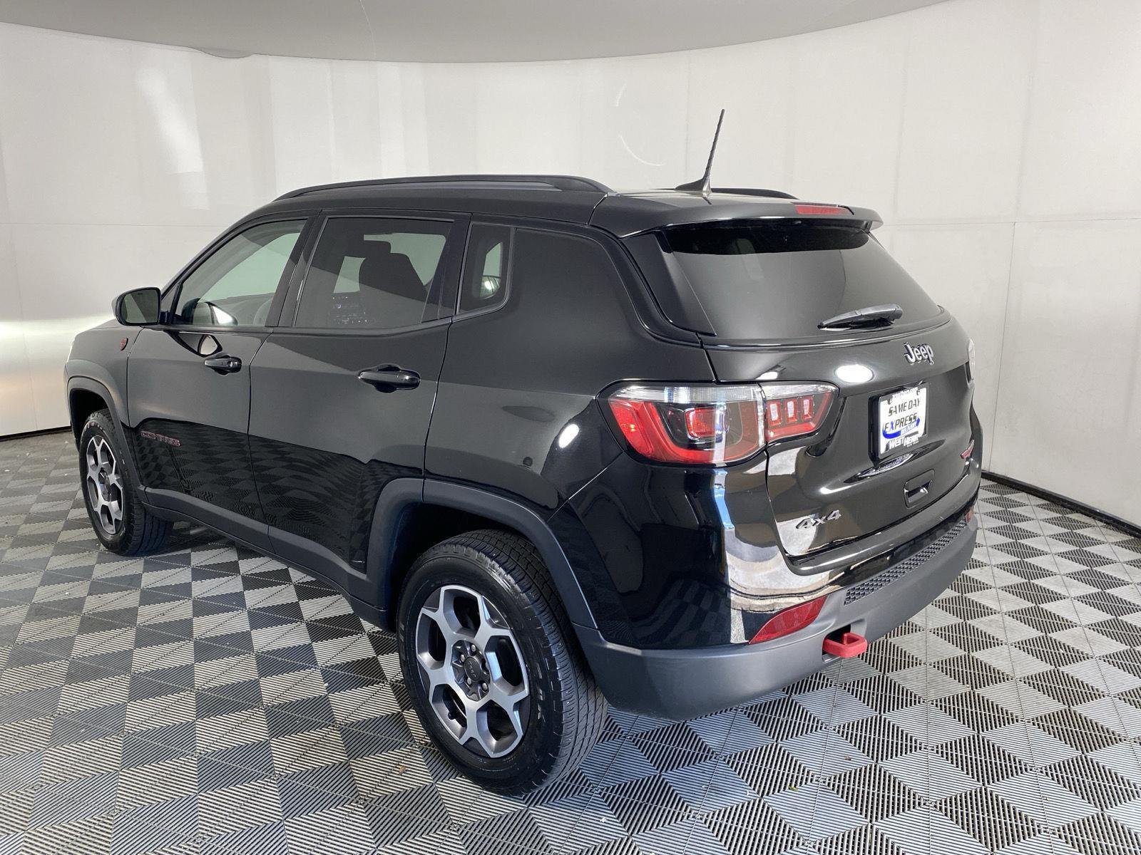 Used 2022 Diamond Black Crystal Pearlcoa Jeep Trailhawk image 5
