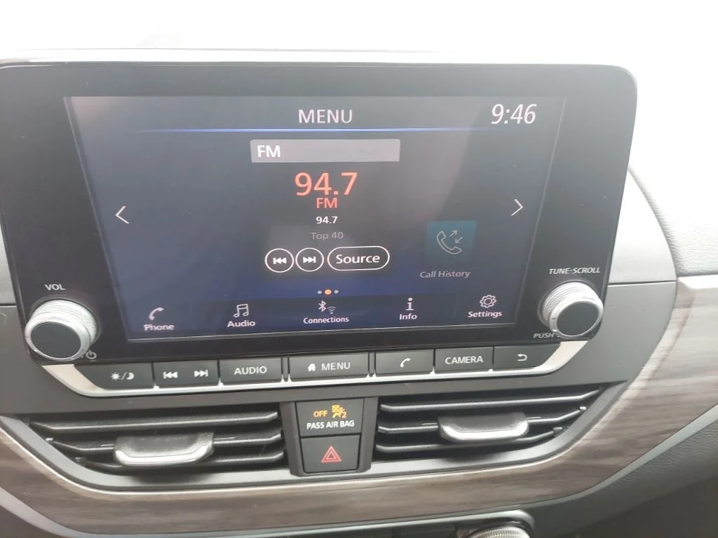 Used 2023 Silver Nissan 2.5 SV image 21