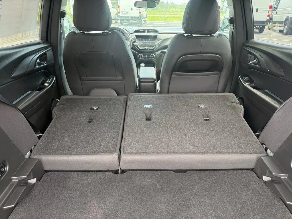 Used 2023 STERLING GRAY METALLIC Chevrolet RS image 26